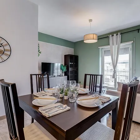 Near Metro A - Modern Boho Style Apartment